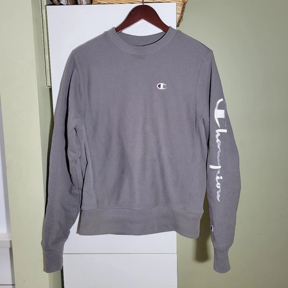 ❤️ 3 for $35 CHAMPION reverse weave sweatshirt embroidered patch sleeve gray S - Picture 1 of 8
